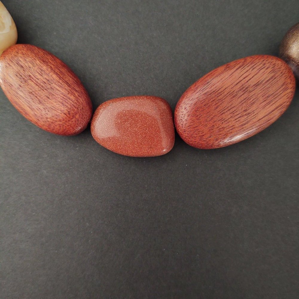 Wood and faux stone necklace - Picture 7 of 12